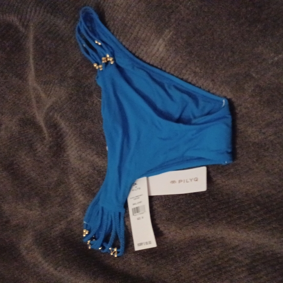 PILYQ BIKINI BOTTOM 👙 - Picture 2 of 8